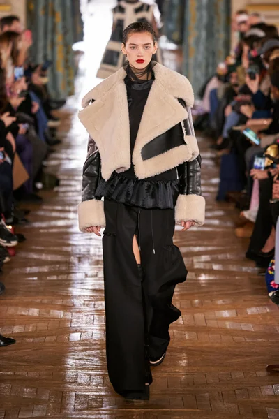 Look 25